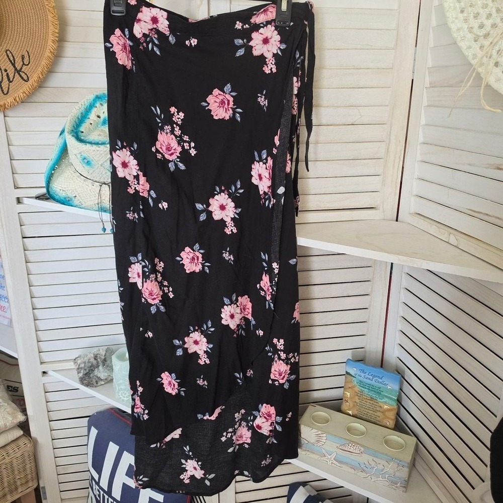 Divided H&M Floral Wrap Skirt Size 6 Black Pink Midi Summer Casual